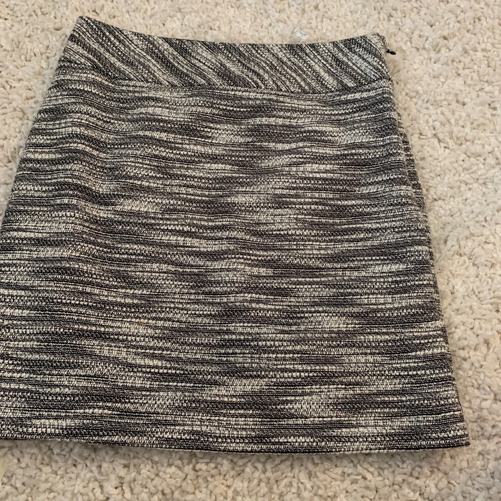 Ann Taylor loft petites black and‎ cream mini. Worn twice